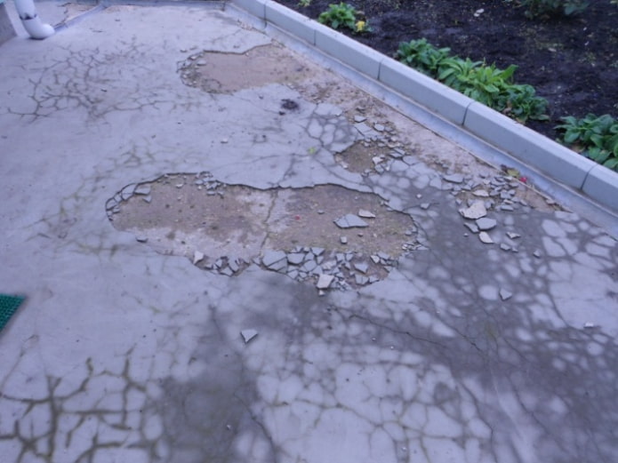 Что лучше бетон или тротуарная плитка во дворе?