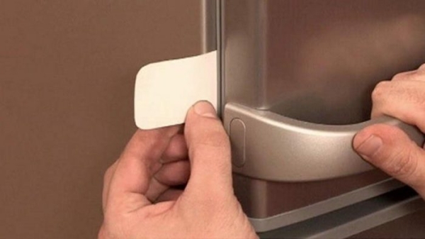 Как заменить уплотнительную резинку на холодильнике самостоятельно?