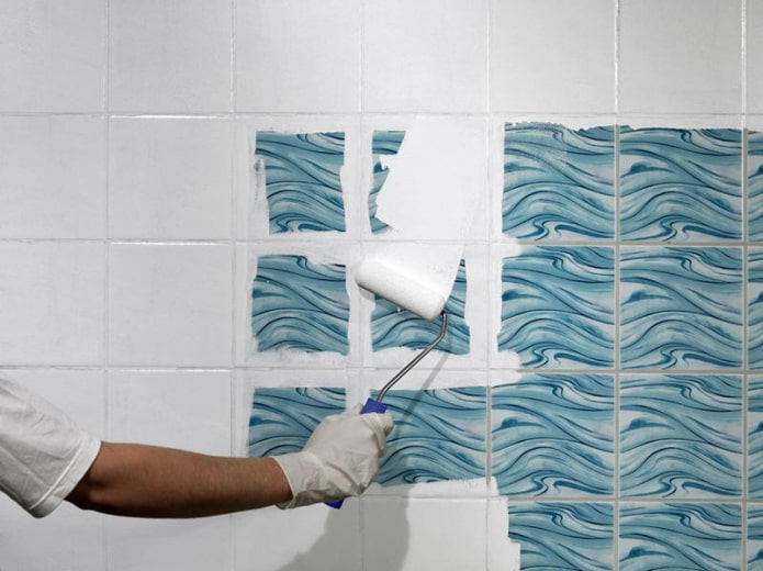 Особенности покраски плитки в ванной комнате