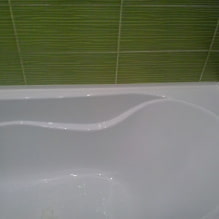 Чем заделать стык между ванной и стеной?