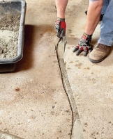 Ремонт больших трещин в бетонном полу.